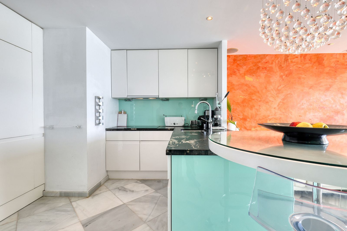 2 Bedroom Apartment in Benalmádena - Photo 9
