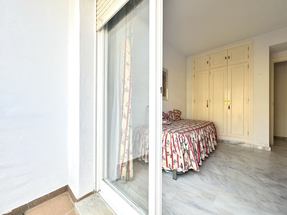 3 Bedroom Apartment in Estepona - Photo 21