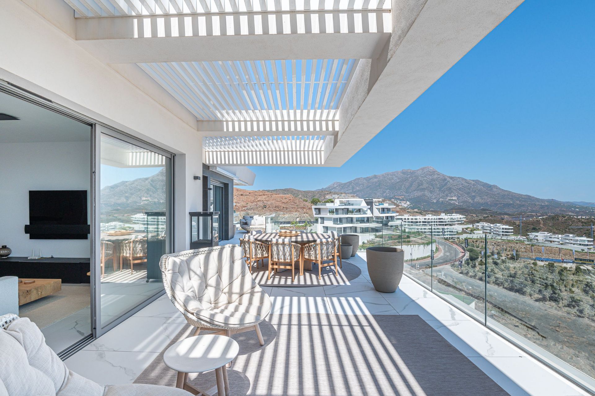 3 Bedroom Apartment in Benahavís - Photo 4