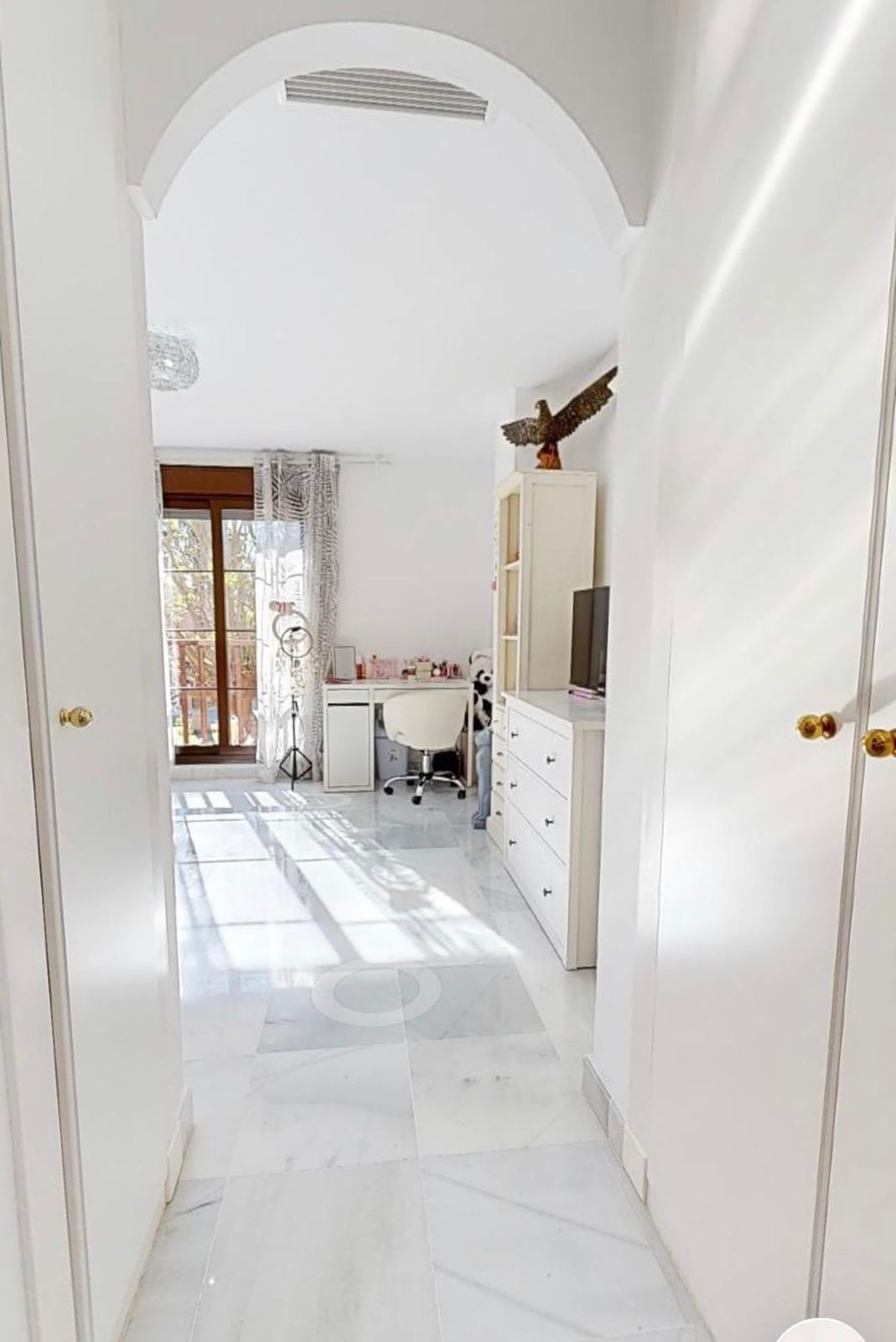 4 Bedroom Apartment in Estepona - Photo 8