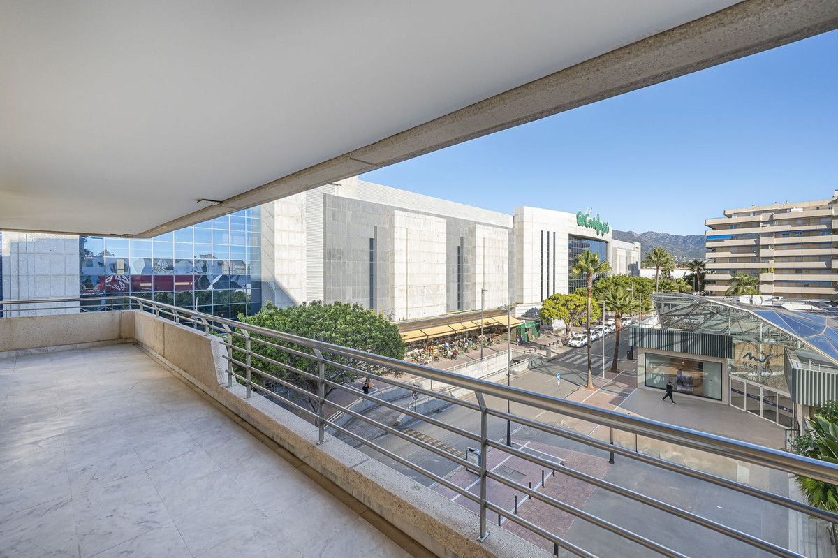 2 Bedroom Apartment in Marbella - Photo 21