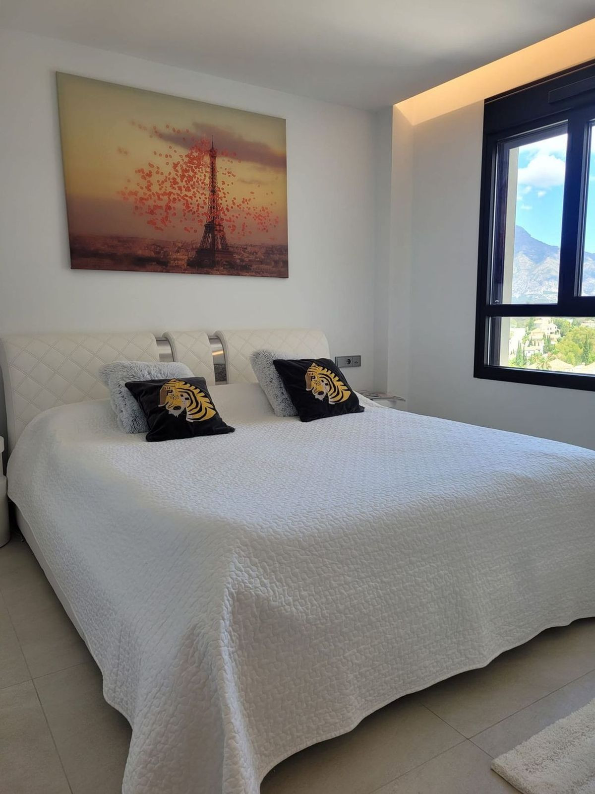 3 Bedroom Apartment in Benahavís - Photo 10