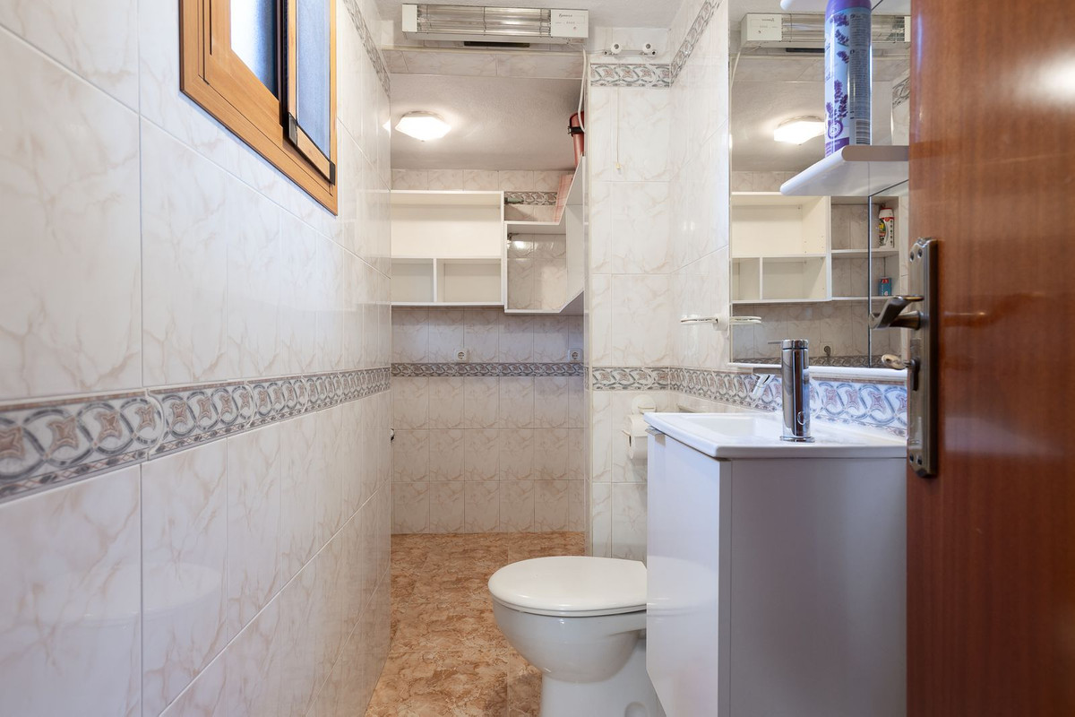 4 Bedroom Townhouse in Torremolinos - Photo 12