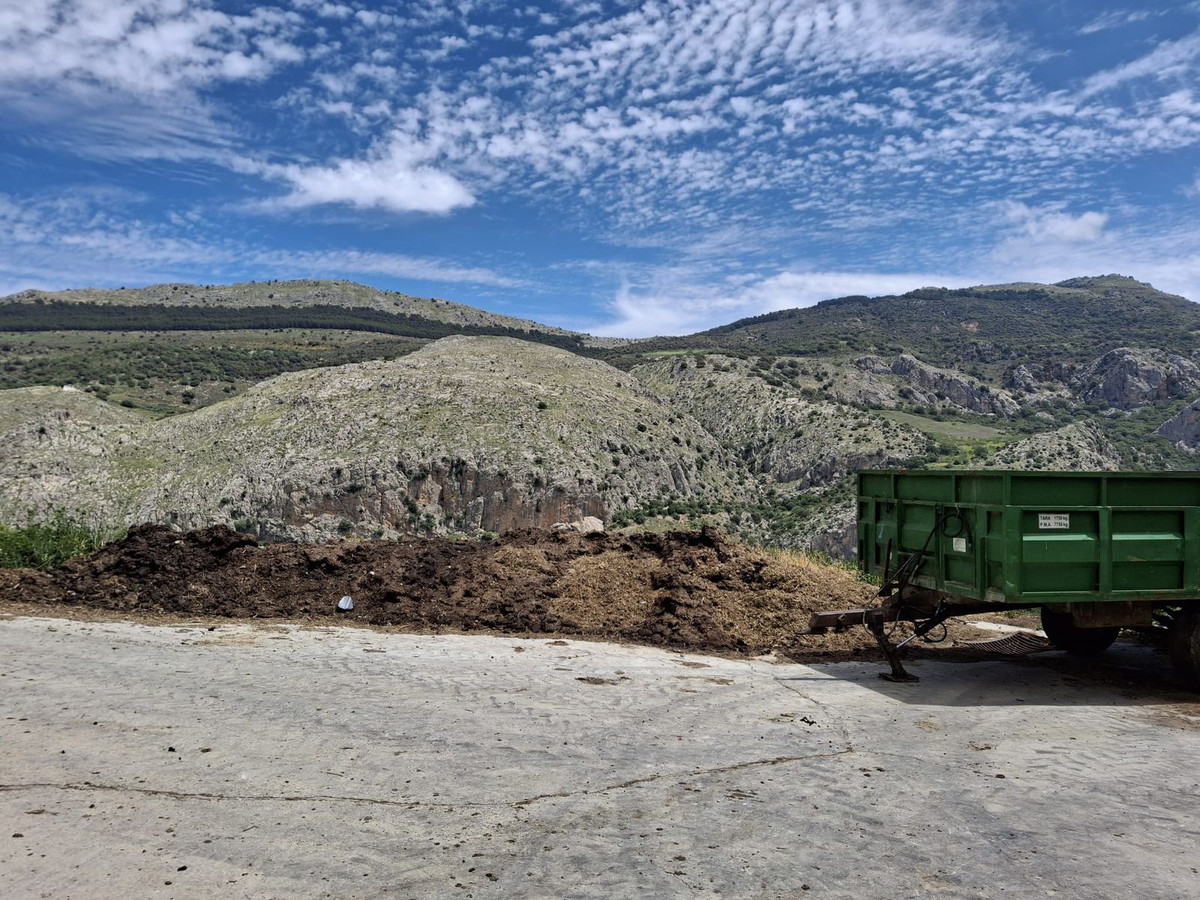 680,000 m² Plot in Alfarnatejo - Photo 17