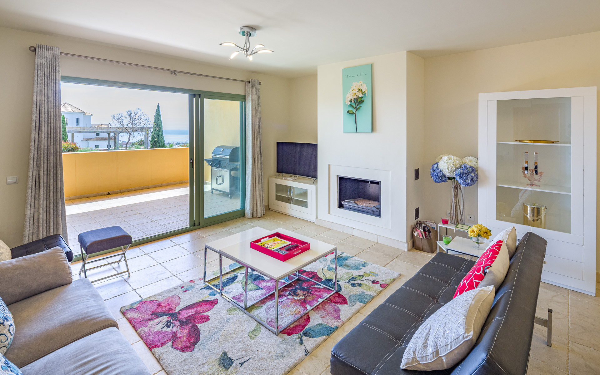 2 Bedroom Apartment in Benahavís - Photo 3