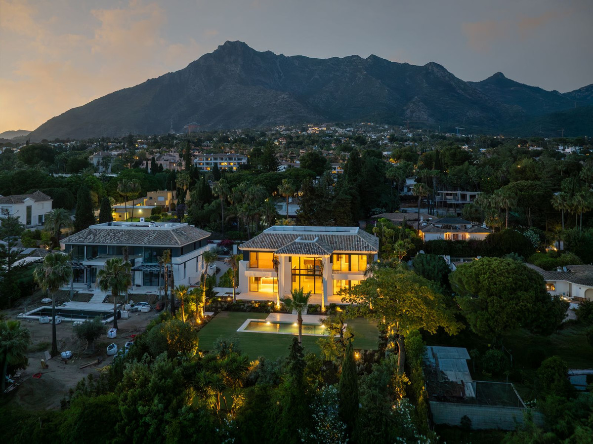 6 Bedroom Villa in Marbella - Photo 56