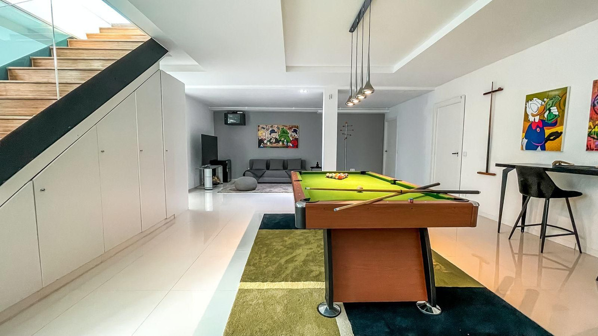 5 Bedroom Villa in Marbella - Photo 30