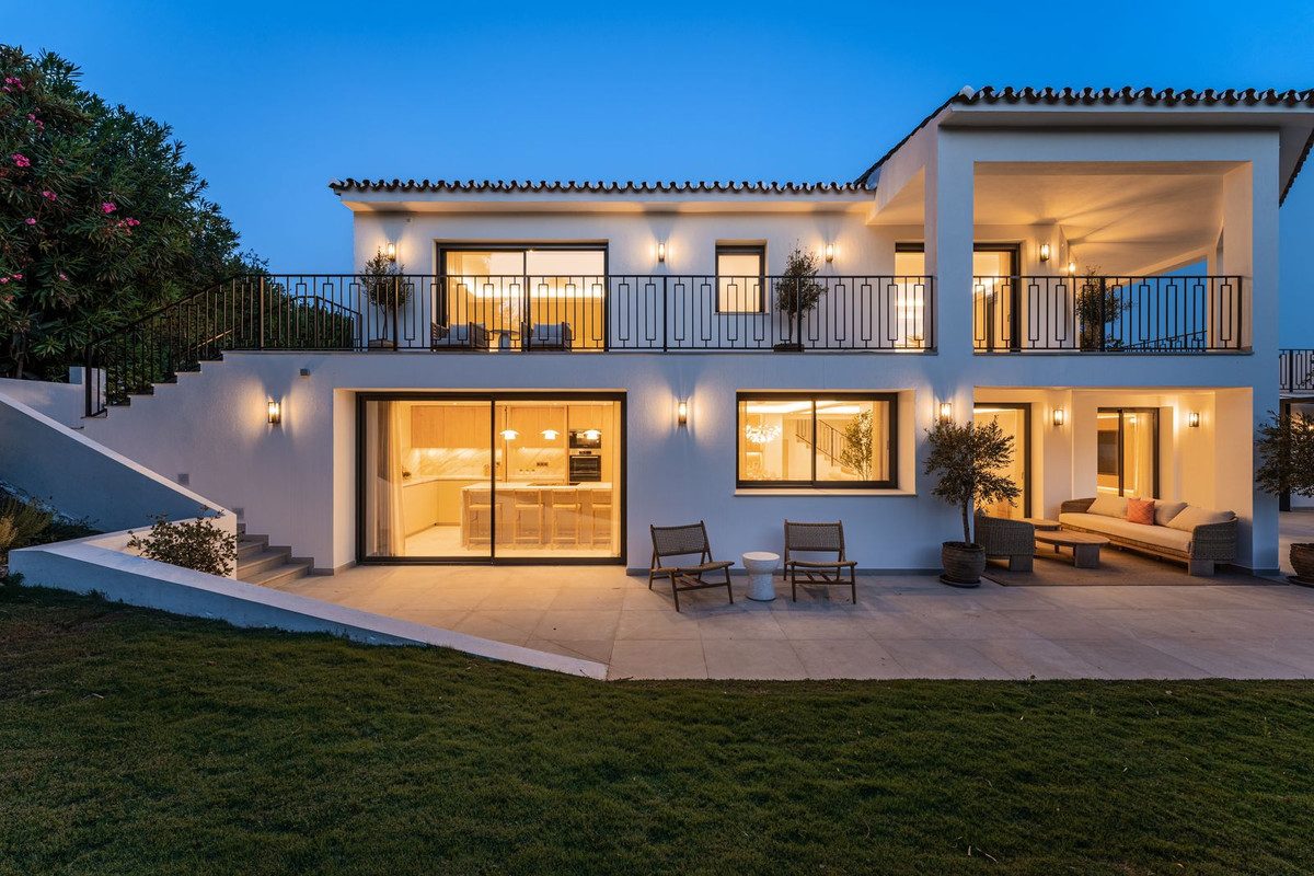 4 Bedroom Villa in Marbella - Photo 50