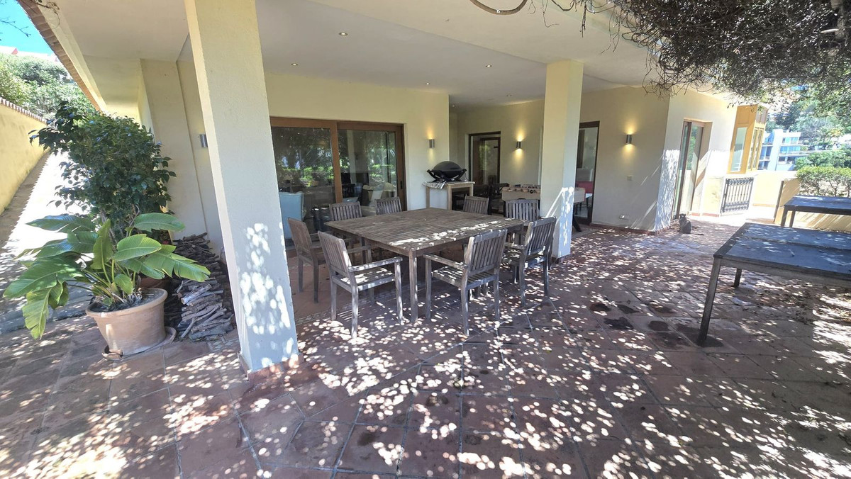 7 Bedroom Villa in Marbella - Photo 10