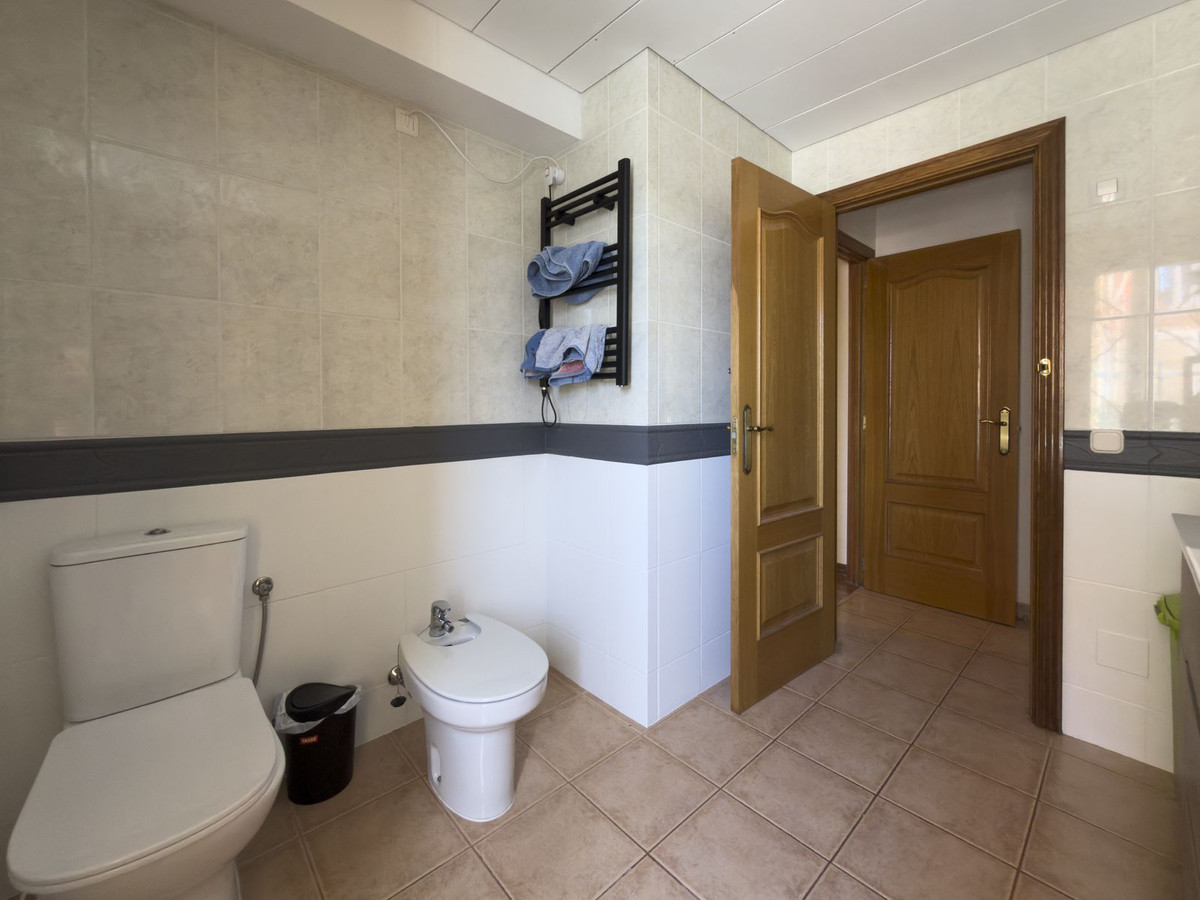 5 Bedroom Villa in Coín - Photo 48