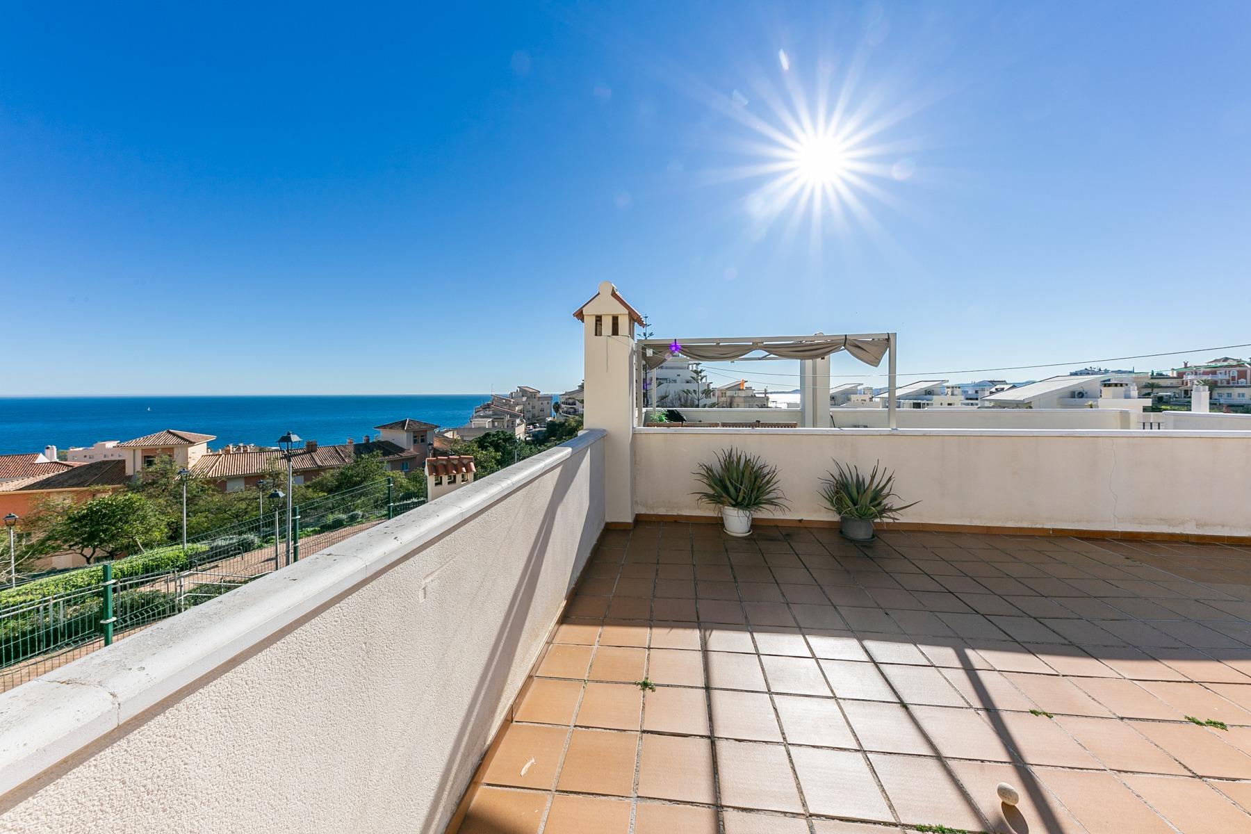 2 Bedroom Townhouse in Benalmádena - Photo 5