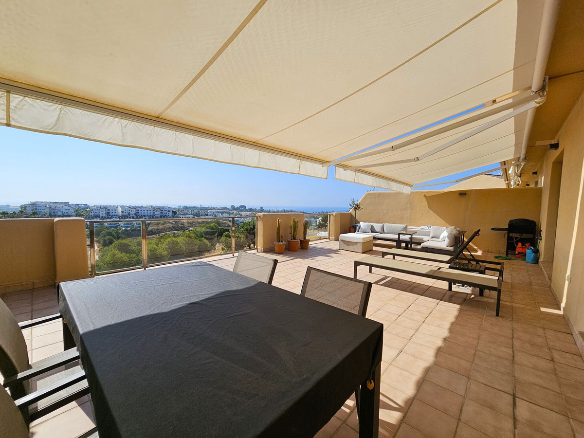2 Bedroom Penthouse in Estepona - Photo 10