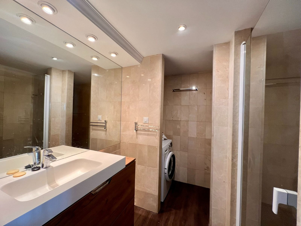 3 Bedroom Penthouse in Estepona - Photo 20