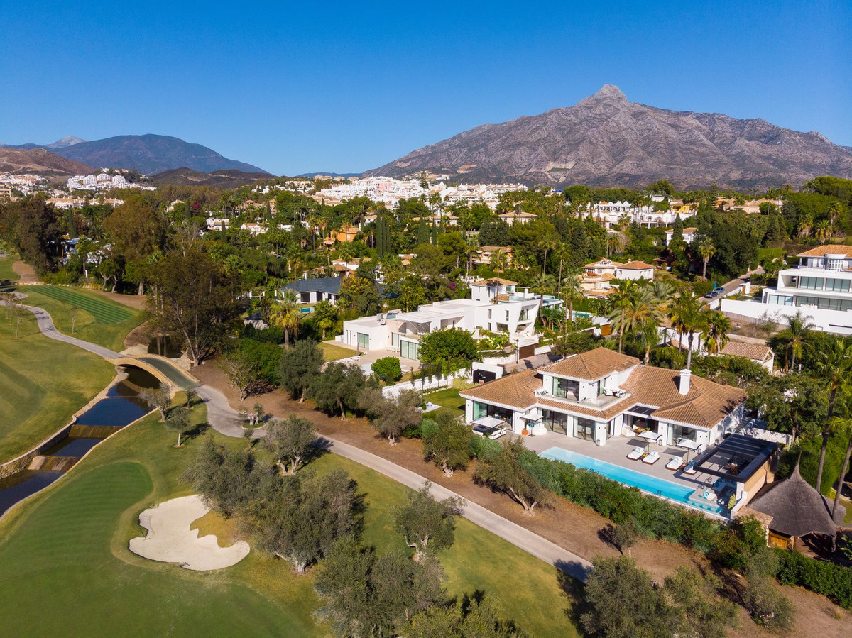 5 Bedroom Villa in Marbella - Photo 29