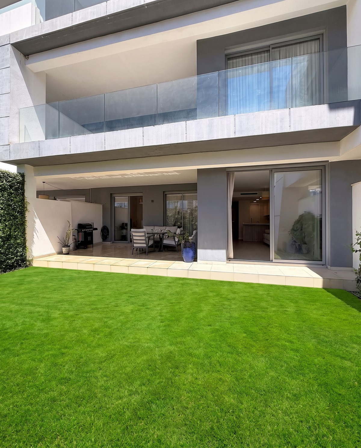2 Bedroom Apartment in Estepona - Photo 29
