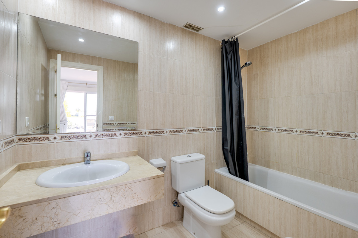 2 Bedroom Apartment in Marbella - Foto 12