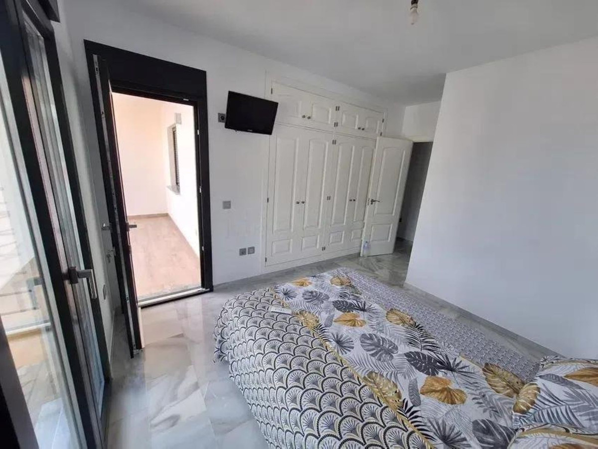 3 Bedroom Townhouse in Benalmádena - Photo 13