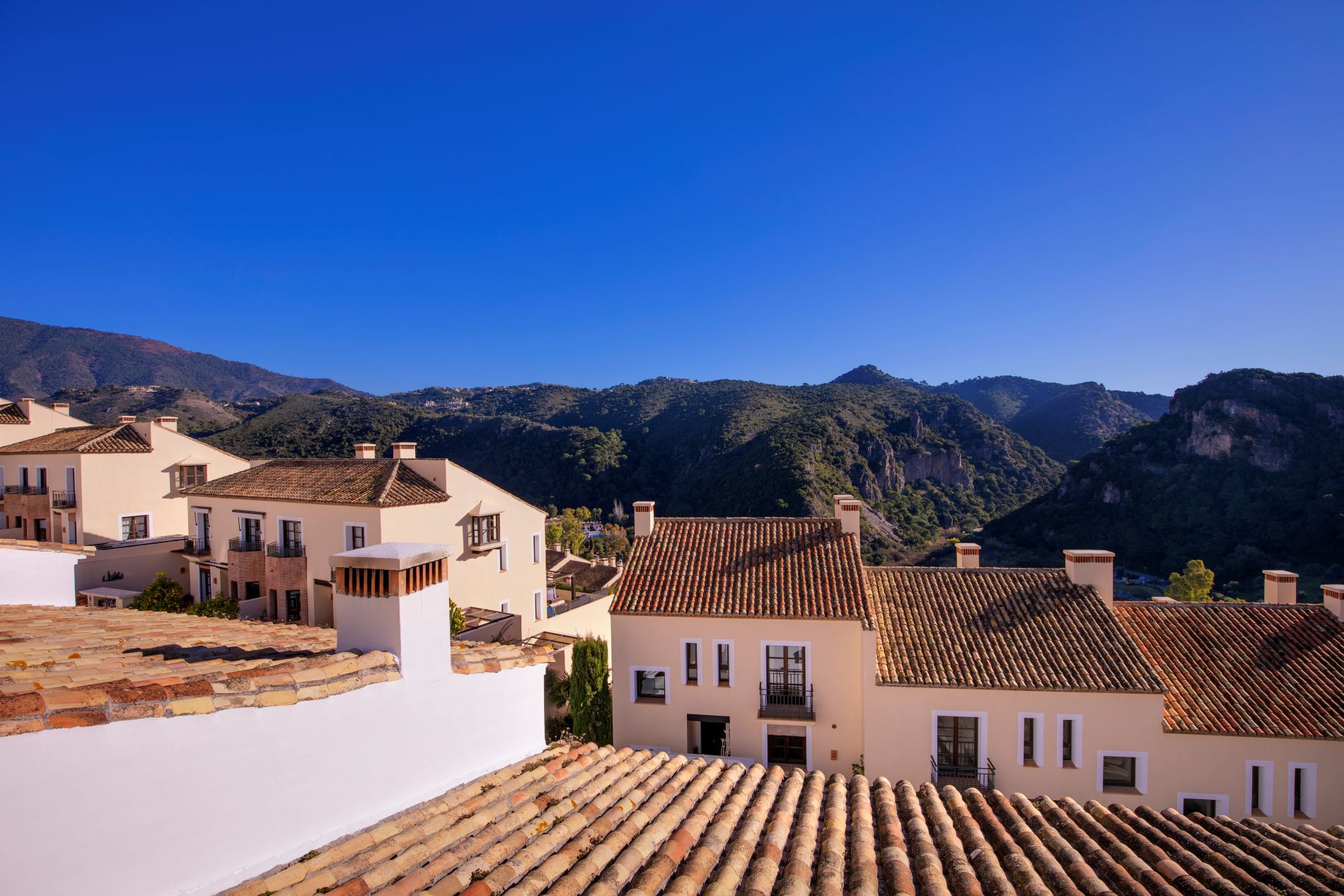 4 Bedroom Townhouse in Benahavís - Photo 32