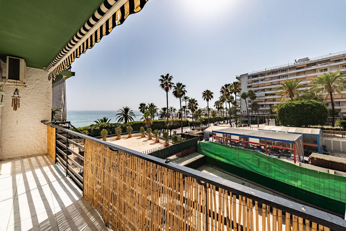 1 Bedroom Apartment in Marbella - Photo 3