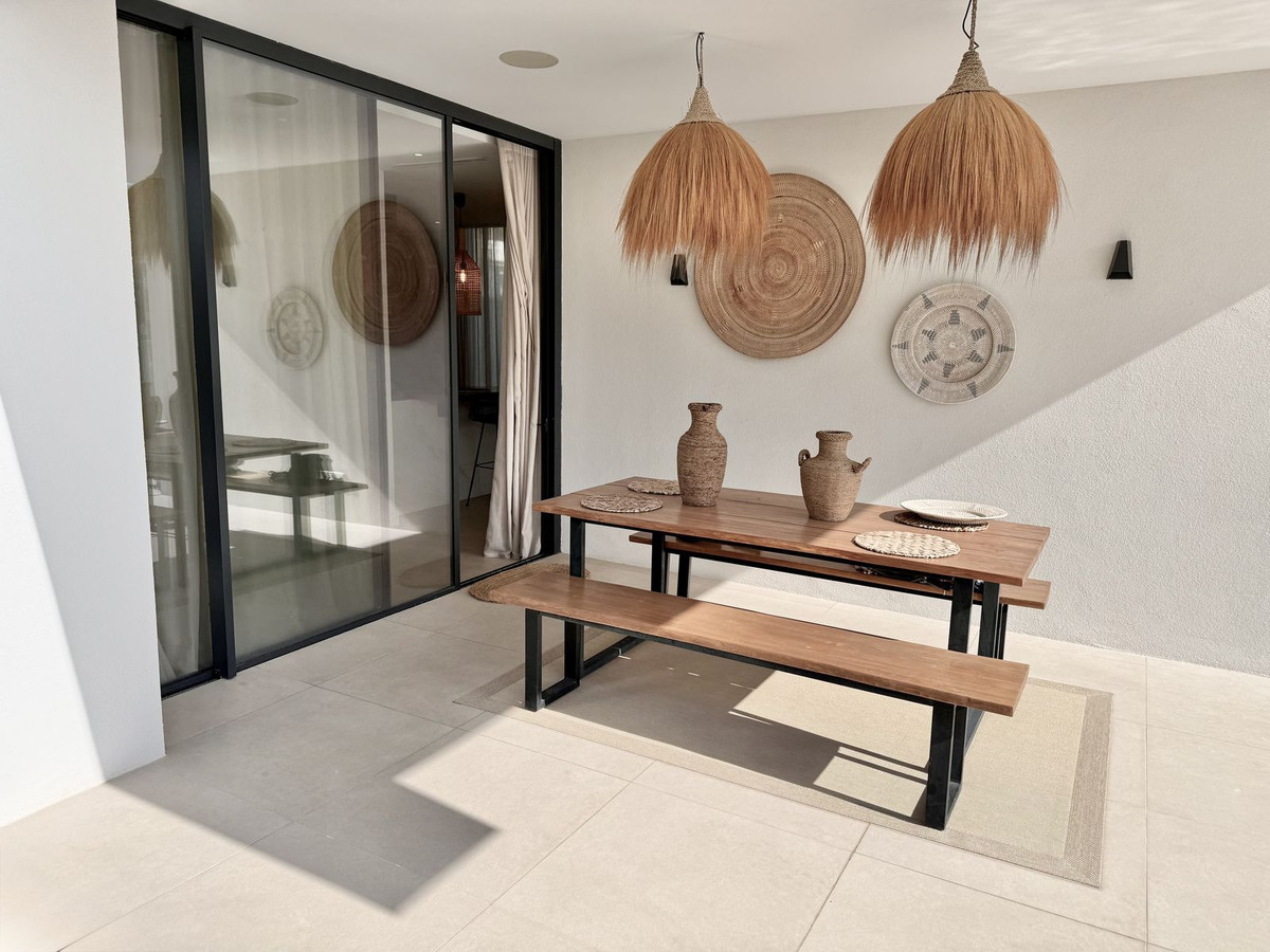 4 Bedroom Villa in Estepona - Photo 9