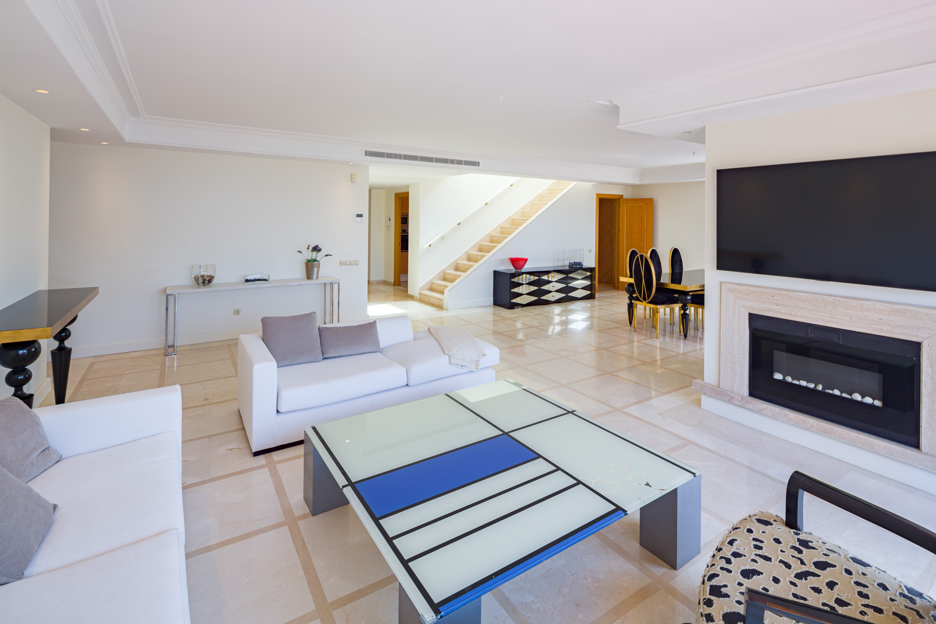 3 Bedroom Penthouse in Estepona - Photo 10