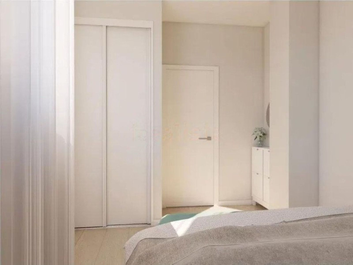 2 Bedroom Apartment in Fuengirola - Photo 4