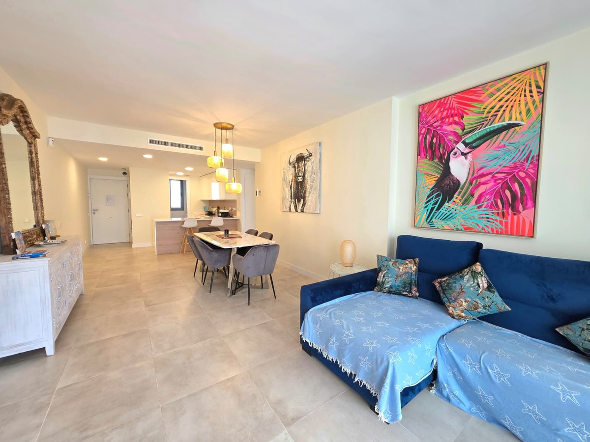 2 Bedroom Apartment in Estepona - Photo 8
