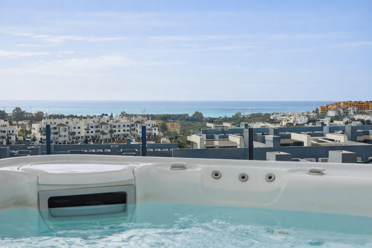 2 Bedroom Penthouse in Estepona - Photo 15