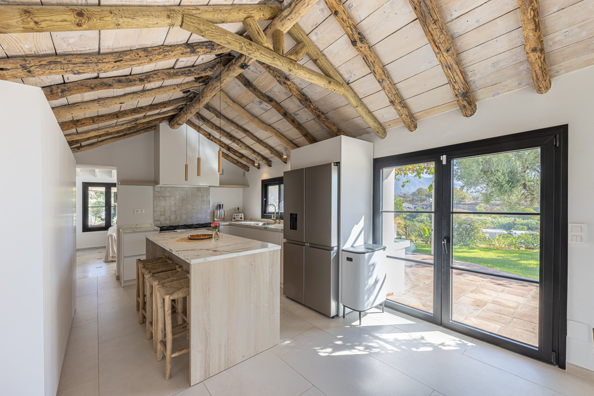 4 Bedroom Villa in San Pedro de Alcántara - Photo 5