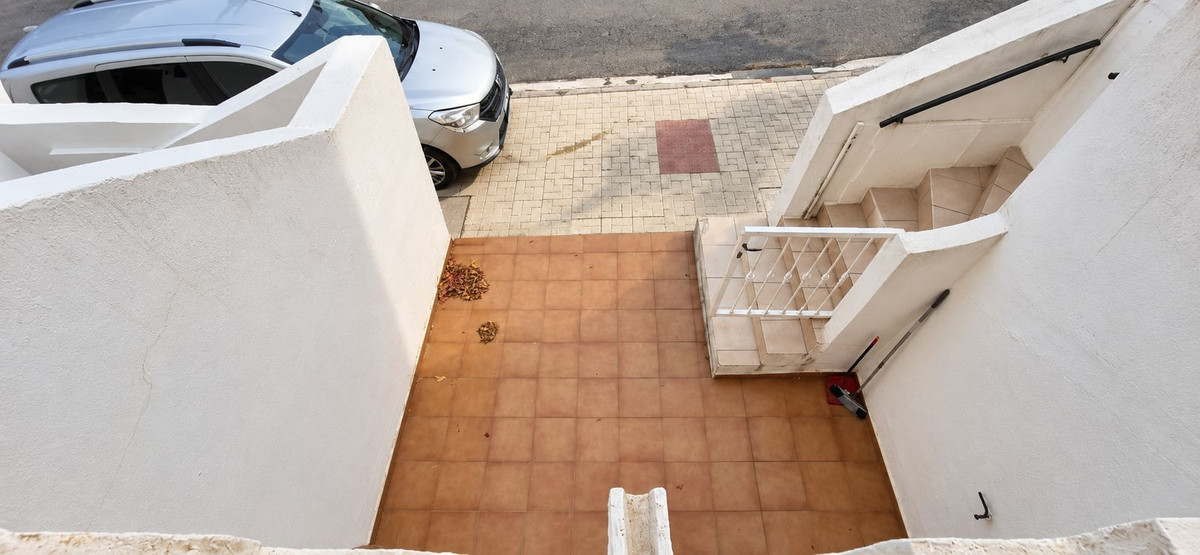 2 Bedroom Townhouse in Marbella - Photo 17