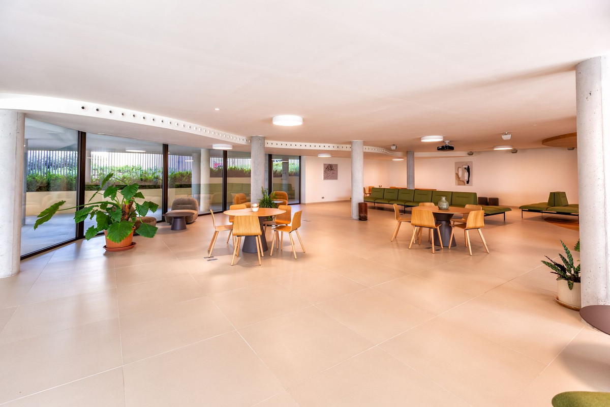 2 Bedroom Apartment in Fuengirola - Photo 11