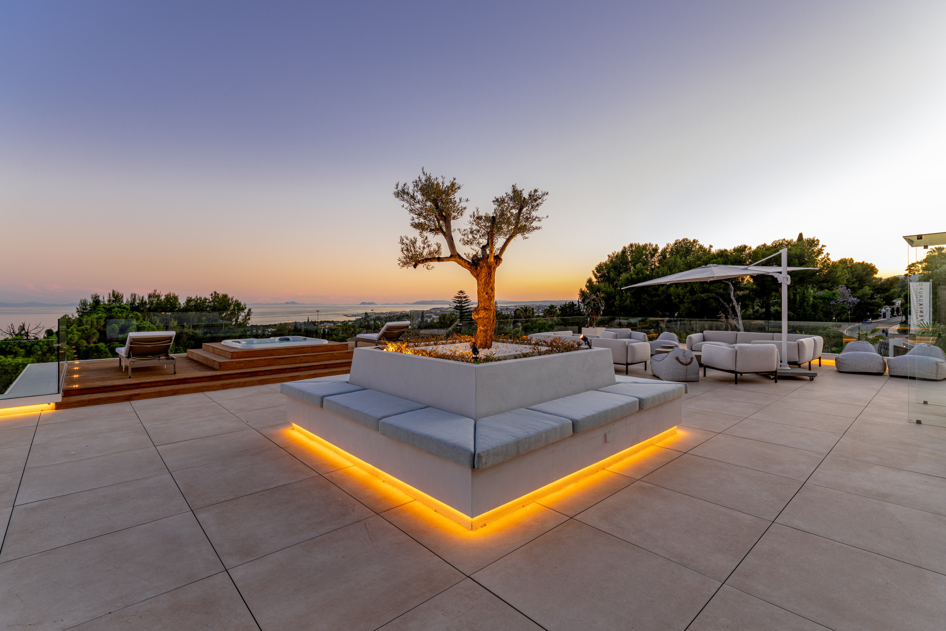 6 Bedroom Villa in Marbella - Photo 9
