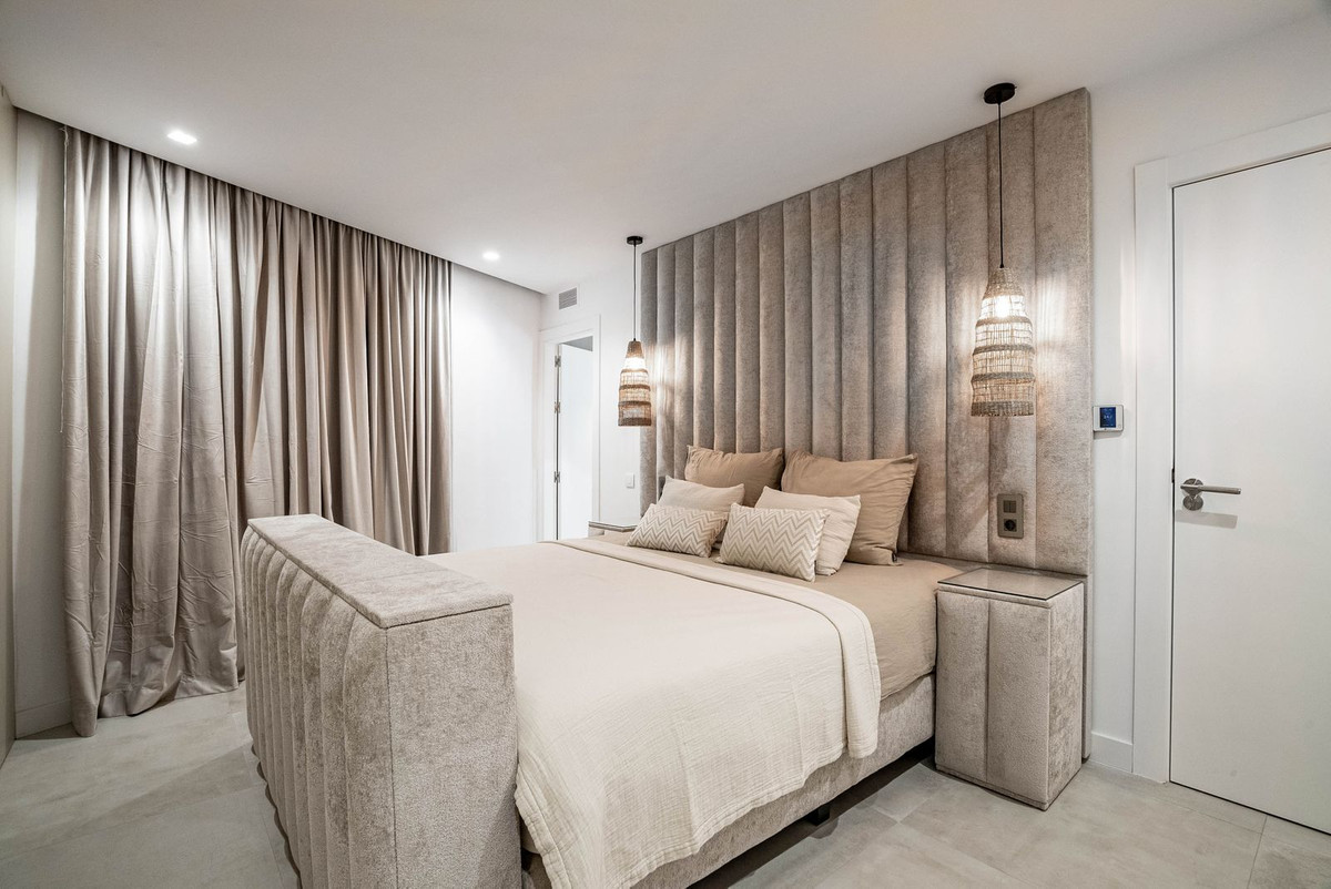 6 Bedroom Villa in Marbella - Photo 61