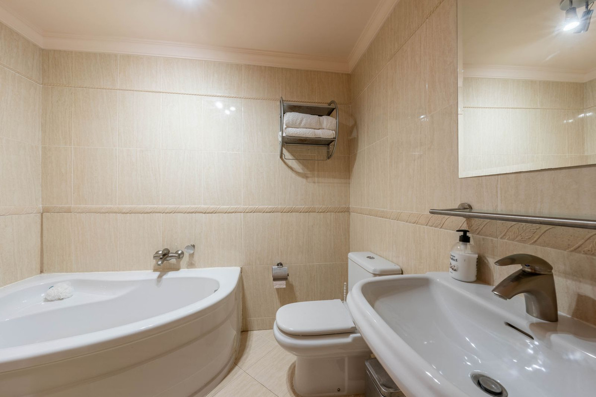 4 Bedroom Villa in Monda - Photo 30