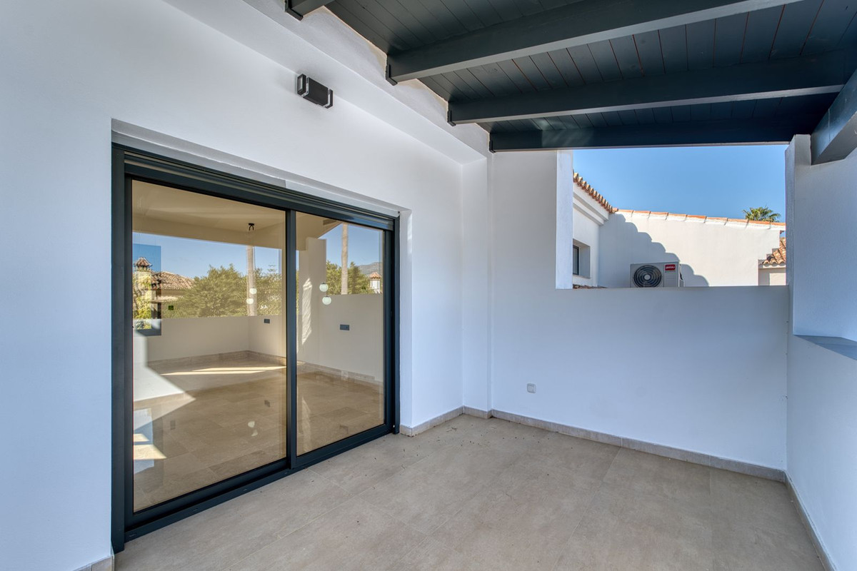 5 Bedroom Villa in Marbella - Photo 19