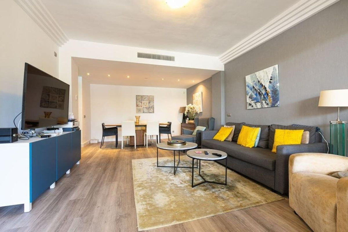 2 Bedroom Apartment in Marbella - Photo 4