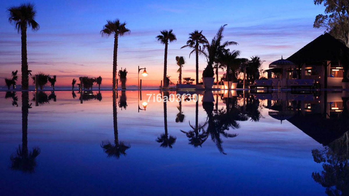 4 Bedroom Apartment in Estepona - Photo 21