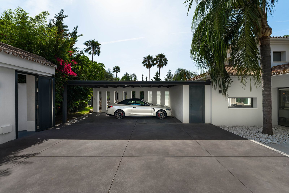 4 Bedroom Villa in Marbella - Photo 47