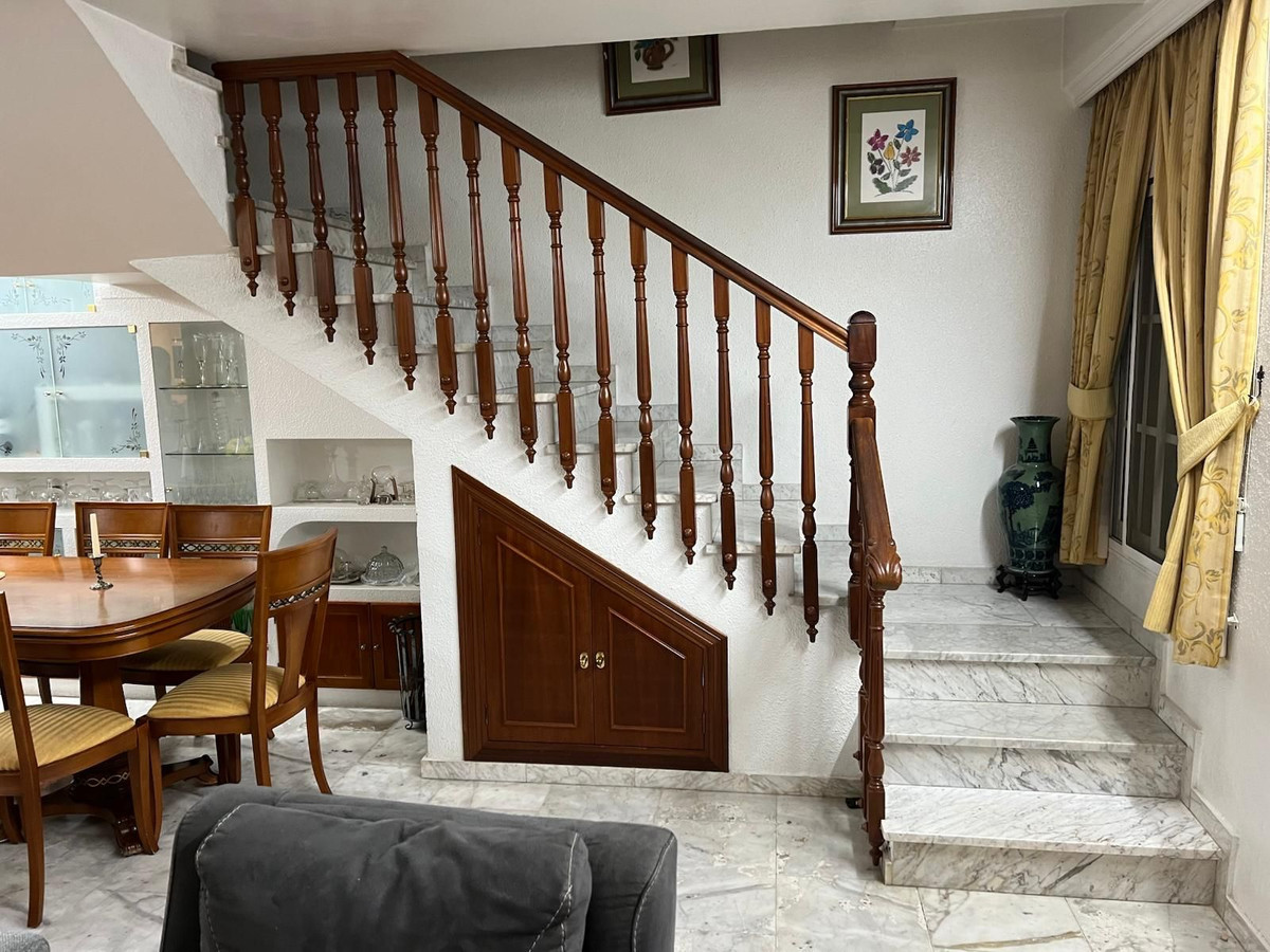 4 Bedroom Villa in Marbella - Photo 3