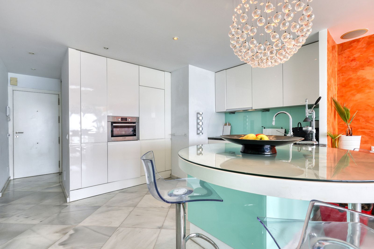 2 Bedroom Apartment in Benalmádena - Photo 10
