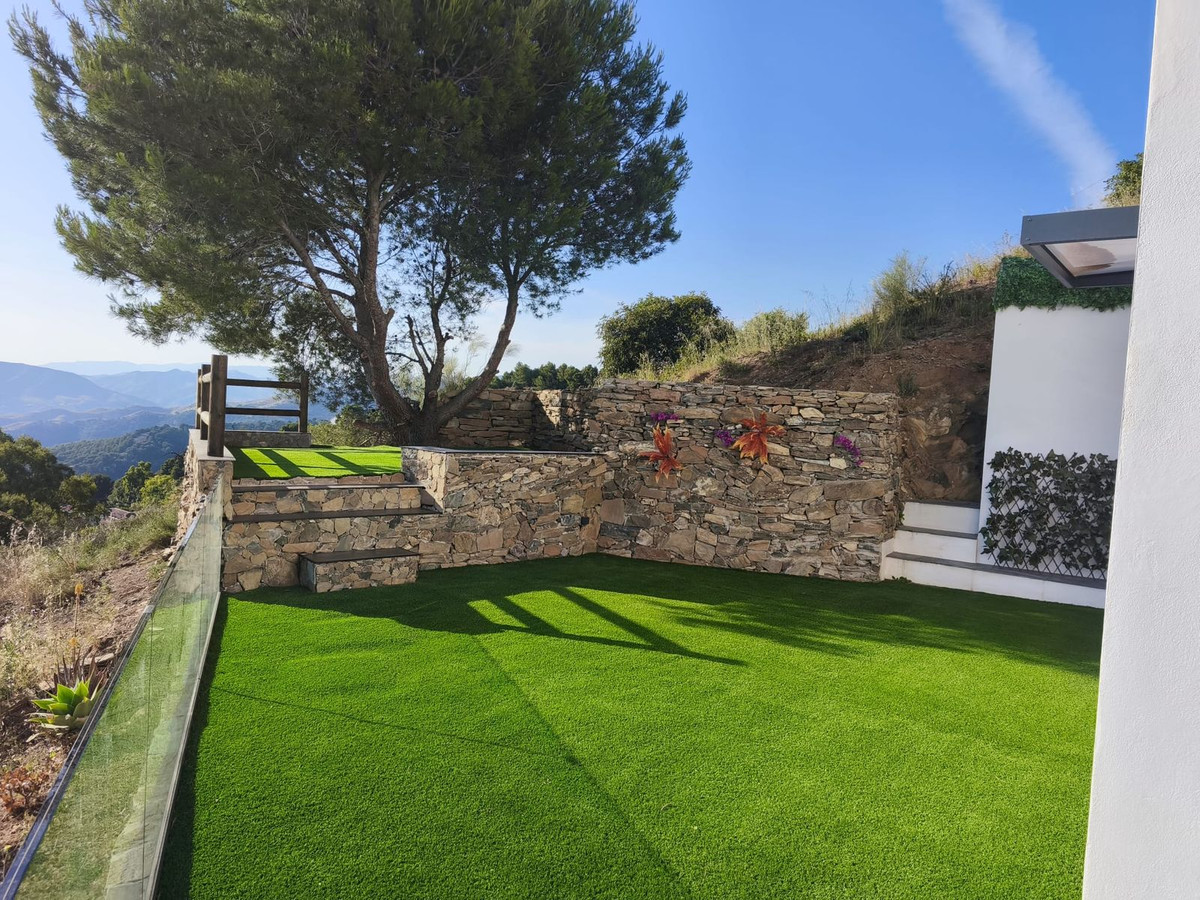 4 Bedroom Villa in Málaga - Photo 28