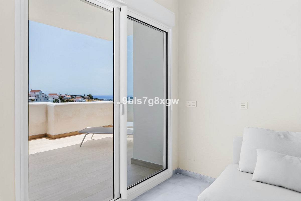 2 Bedroom Apartment in Estepona - Photo 10