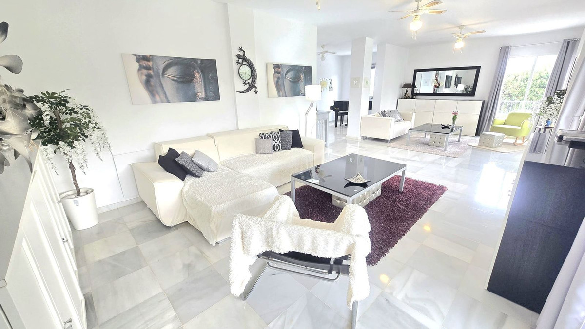 8 Bedroom Villa in Marbella - Photo 13