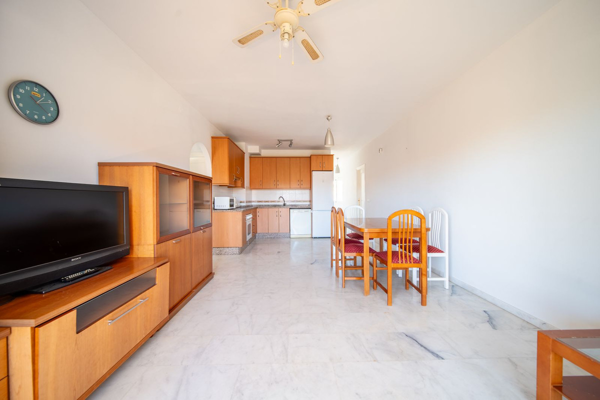3 Bedroom Apartment in Fuengirola - Photo 5