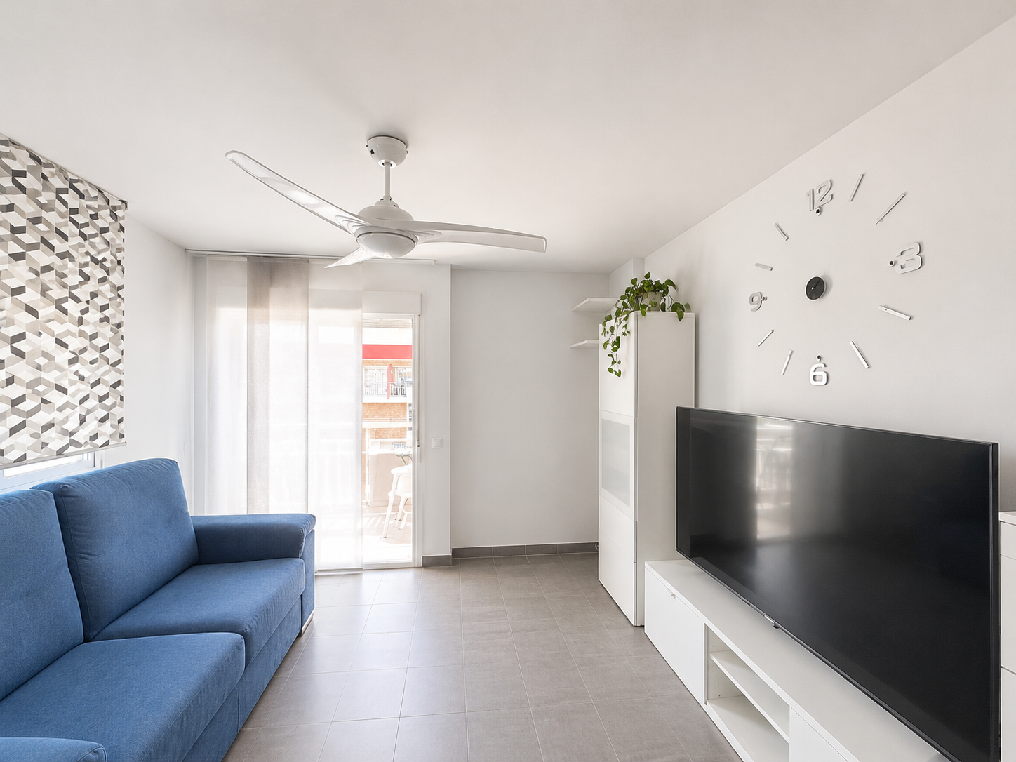 1 Bedroom Apartment in Benalmádena - Photo 3