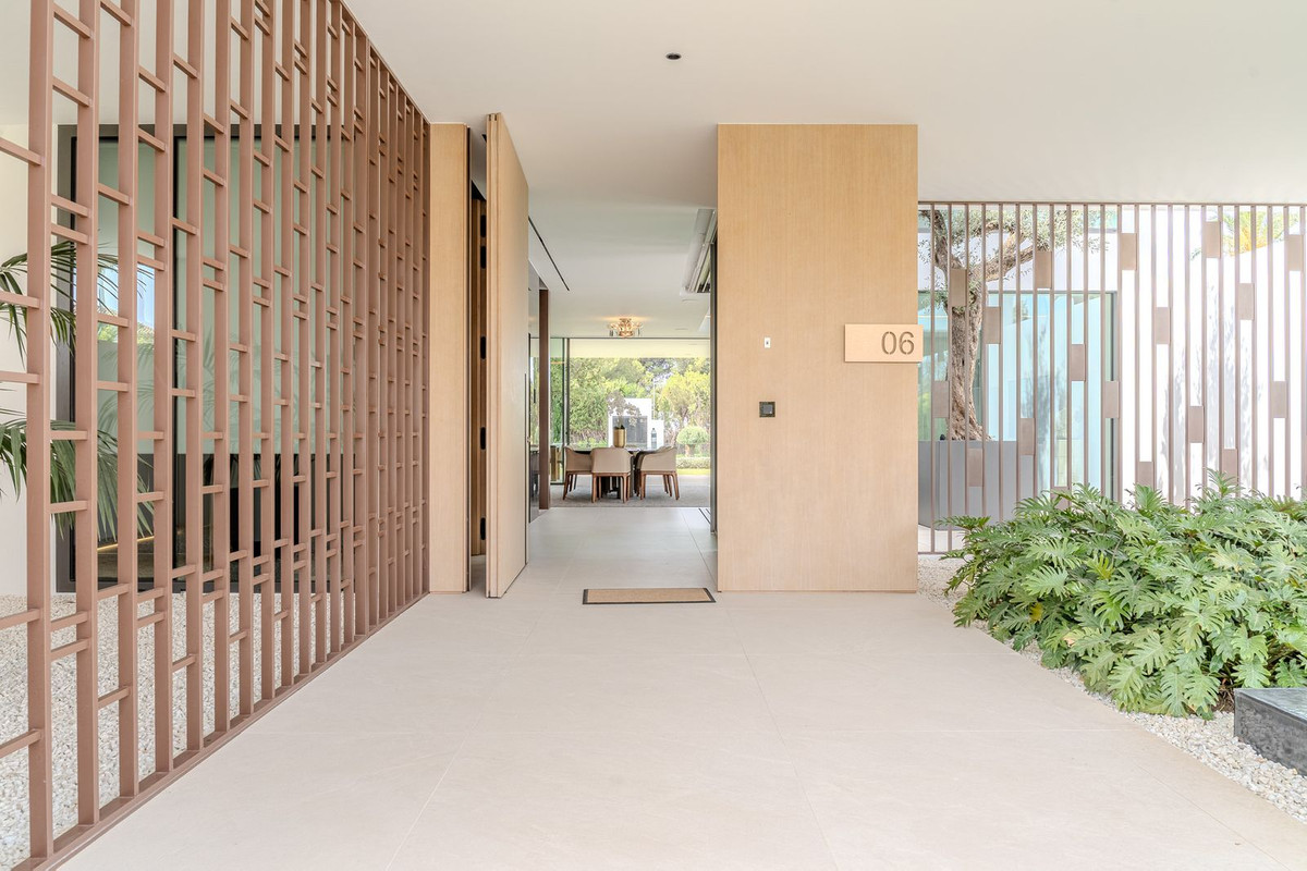 4 Bedroom Villa in Marbella - Photo 5