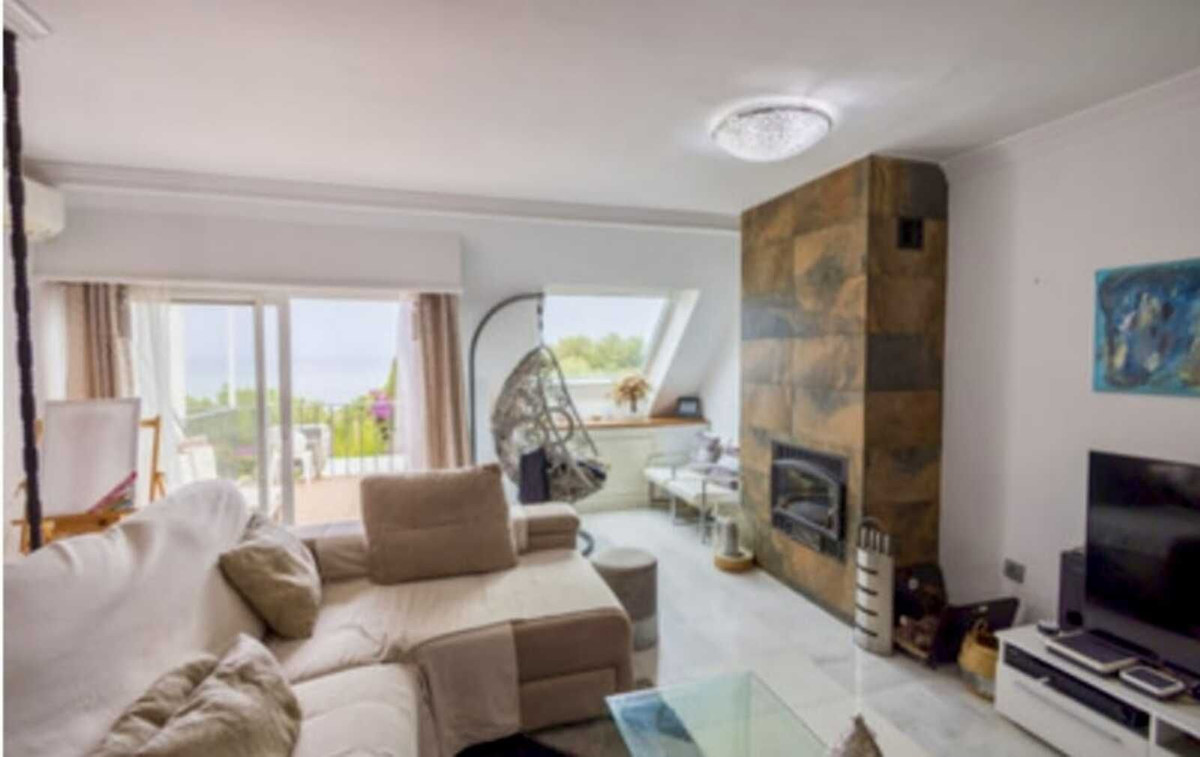 4 Bedroom Townhouse in Estepona - Photo 3