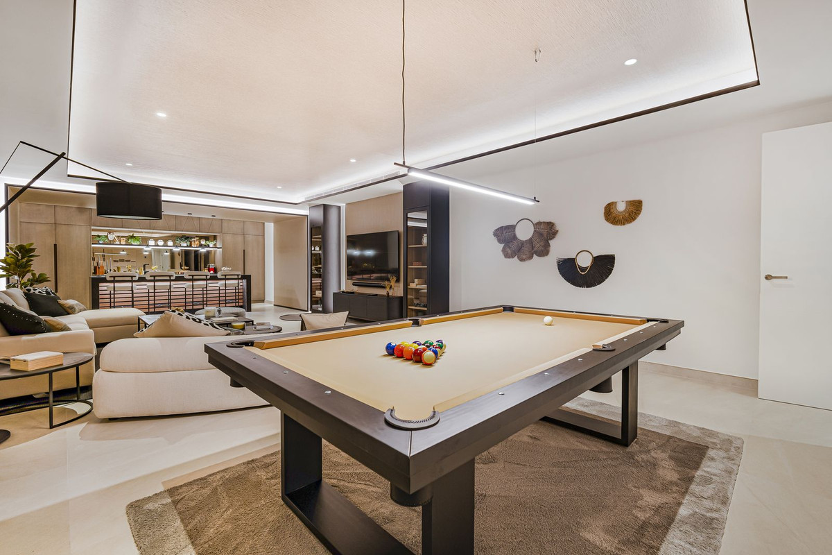 6 Bedroom Villa in Marbella - Photo 70
