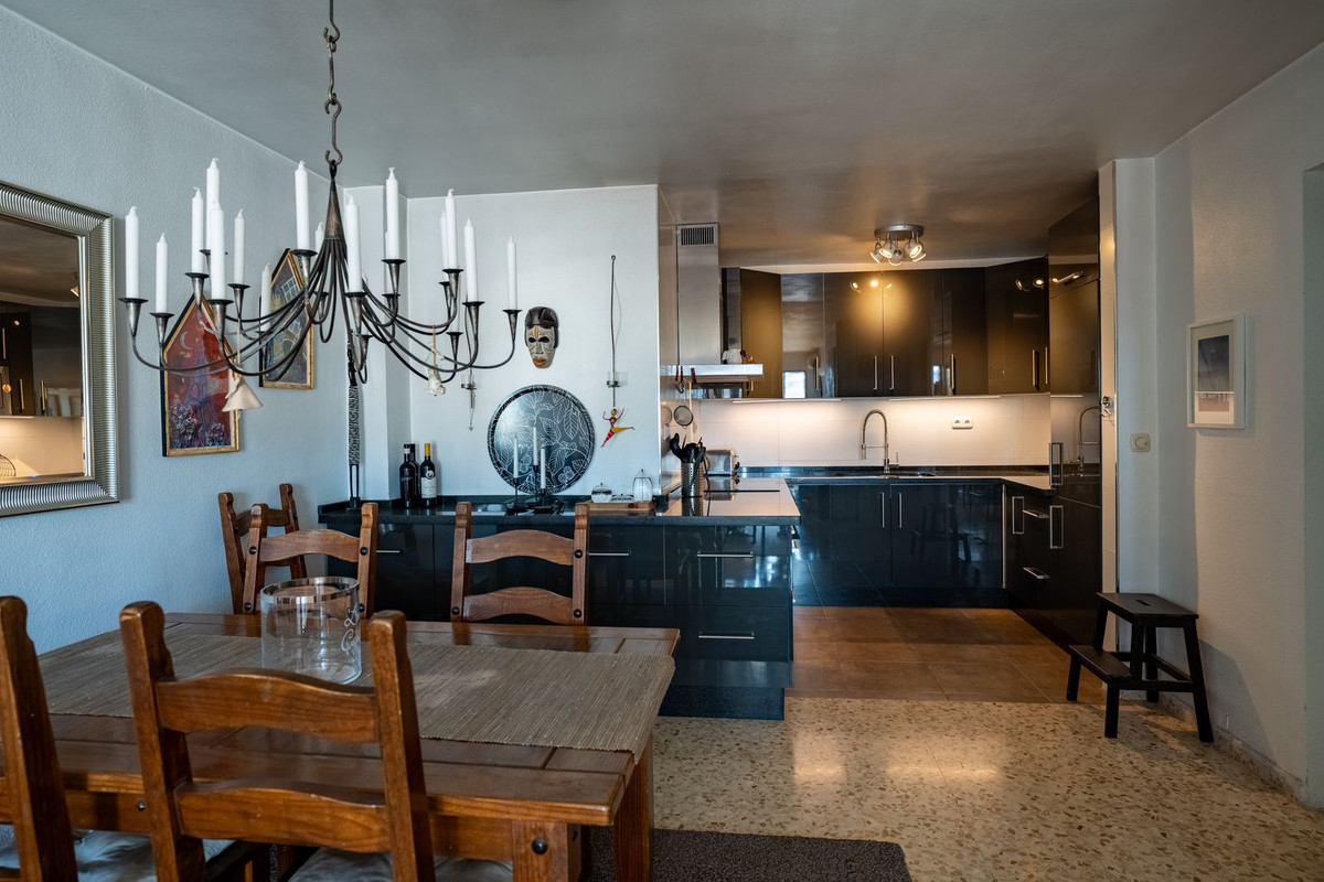 2 Bedroom Apartment in Fuengirola - Photo 30