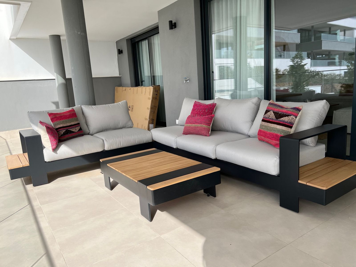 4 Bedroom Apartment in Estepona - Photo 16